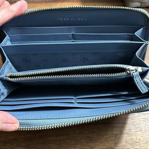 Beautiful Tory Burch blue zippered wallet. Excellent condition - Picture 5 of 6